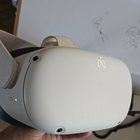 Meta Quest 2 VR Headset - White - Picture 13 of 14